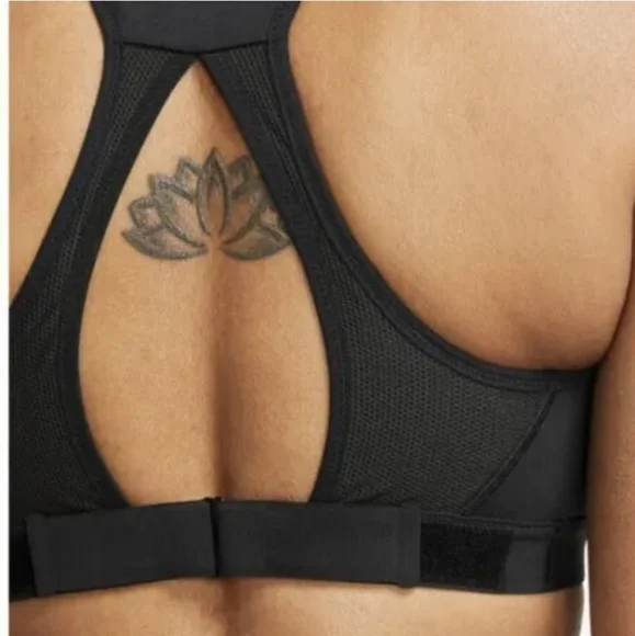 NWT Plus Size NIKE DRI-FITHigh Support Sports Bra, Size 1X F-G Cup.